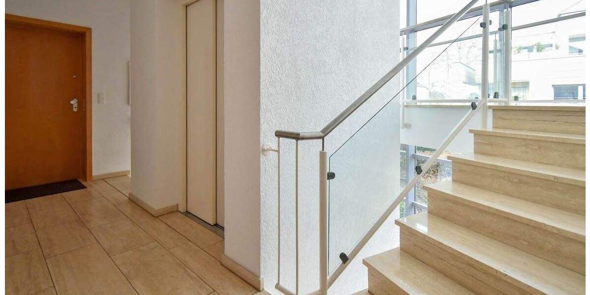 Stilvoll in Spitzenlage! Barrierefreie 4½ R.-Wohnung mit Aufzug, Balkon & 2 Garagen in Bredeney 4 zimmer