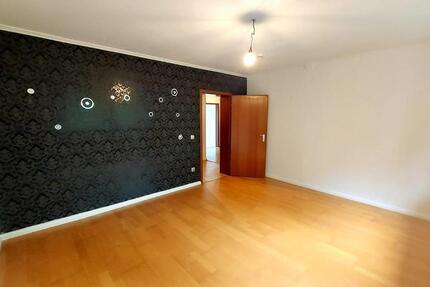 Frisch renovierte 5-Zimmer-Wohnung mit 140 m² in Duisburg