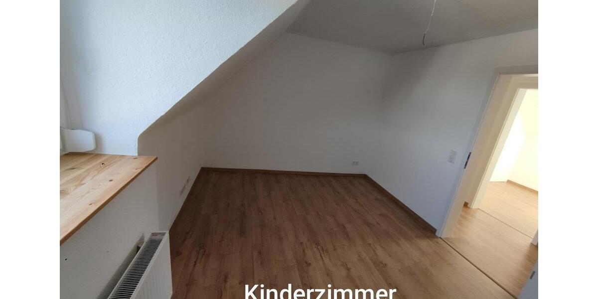 Dachgeschosswohnung ***frisch saniert und Toplage *** 3 zimmer