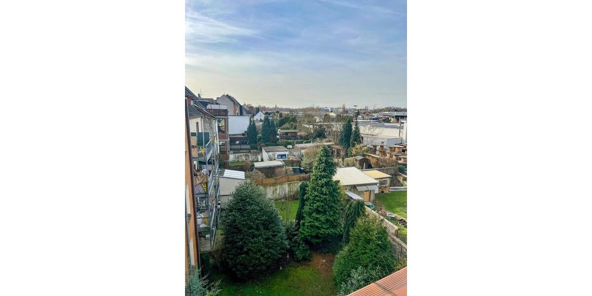 Komplett sanierte DG-Wohnung im Altbau (mit moderner Einbauküche) 3 zimmer