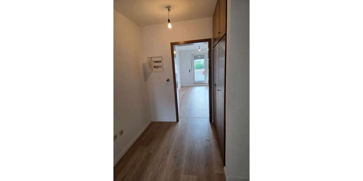 Renovierte 2,5 Zimer-Wohnung mit Aufzug, Balkonkraftwerk, Video-Sprechanlage, Garage (Warmmiete: 1.040 + 100 Garage) - Etagenwohnung Duisburg Meiderich | Angebot:27473556