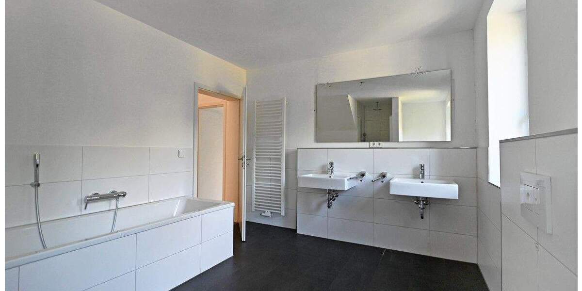 Höseler Familien-Herzstück! Restauriertes, freistehendes 30er-Jahre-Haus mit tollem Garten 8 zimmer