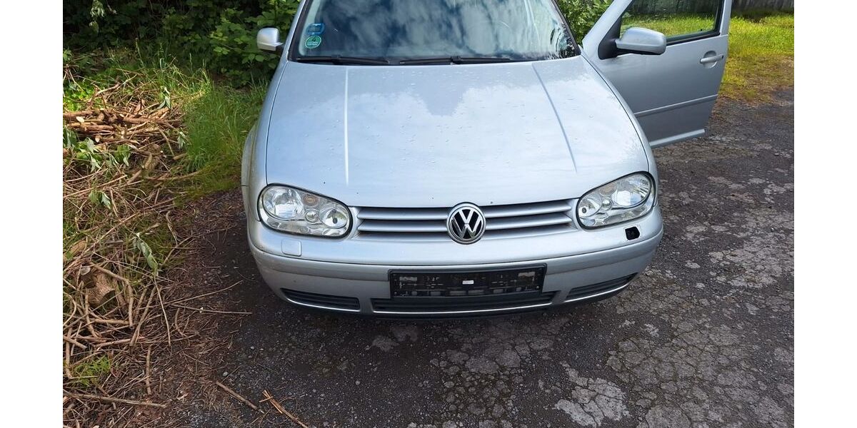 VW Golf 208.000 km 1.099 &euro; Oberhausen 46047
