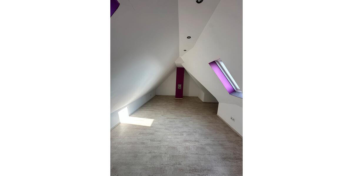 Dachgeschoßwohnung Duisburg Rheinhausen - 2 Zimmer, 72 m&sup2;, 590&euro; | Angebot:25872730