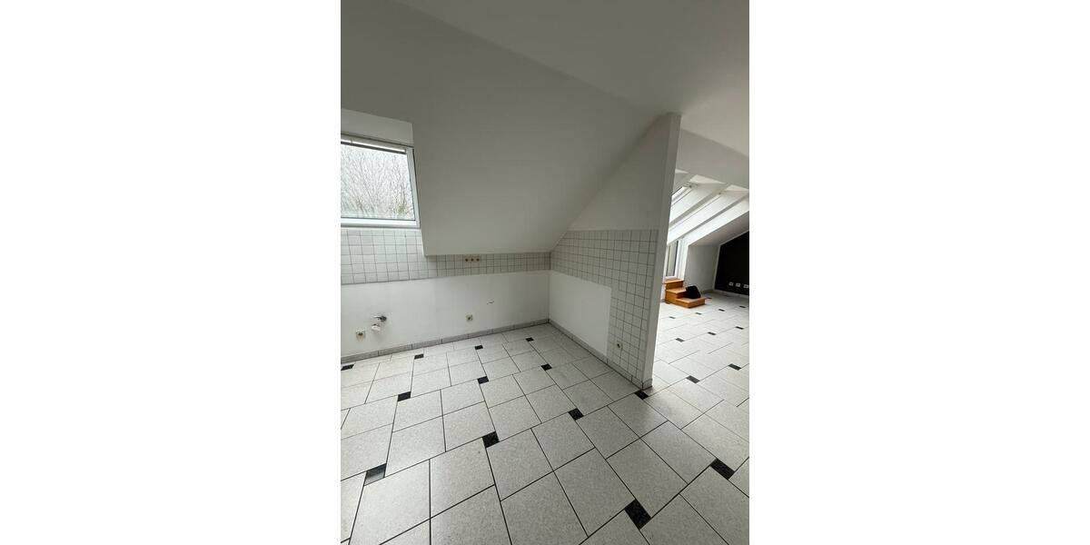 3-Zimmer-DG-Wohnung ca. 100 qm mit Balkon in Velbert 3 zimmer