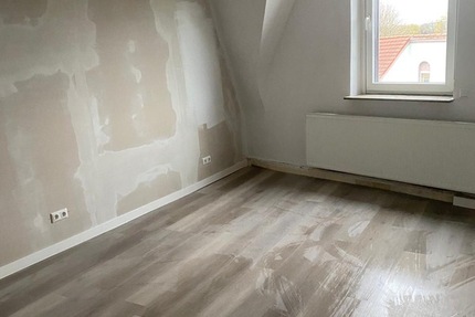 Modernisierte 2-Zi. DG WHG mit kl. Balkon in Do.-Eving zimmer