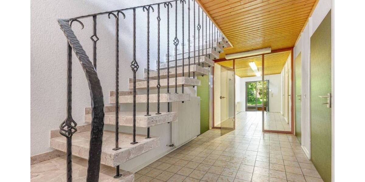 Freistehendes 185 m2 Ein- oder Zweifamilienhaus in Massivbauweise 6 zimmer