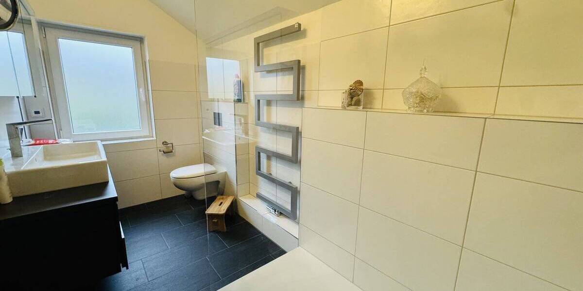 Greifen Sie zu: Energieeffizientes Reihenhaus mit Garage und Stellplatz in bevorzugter Wohnlage 5 zimmer