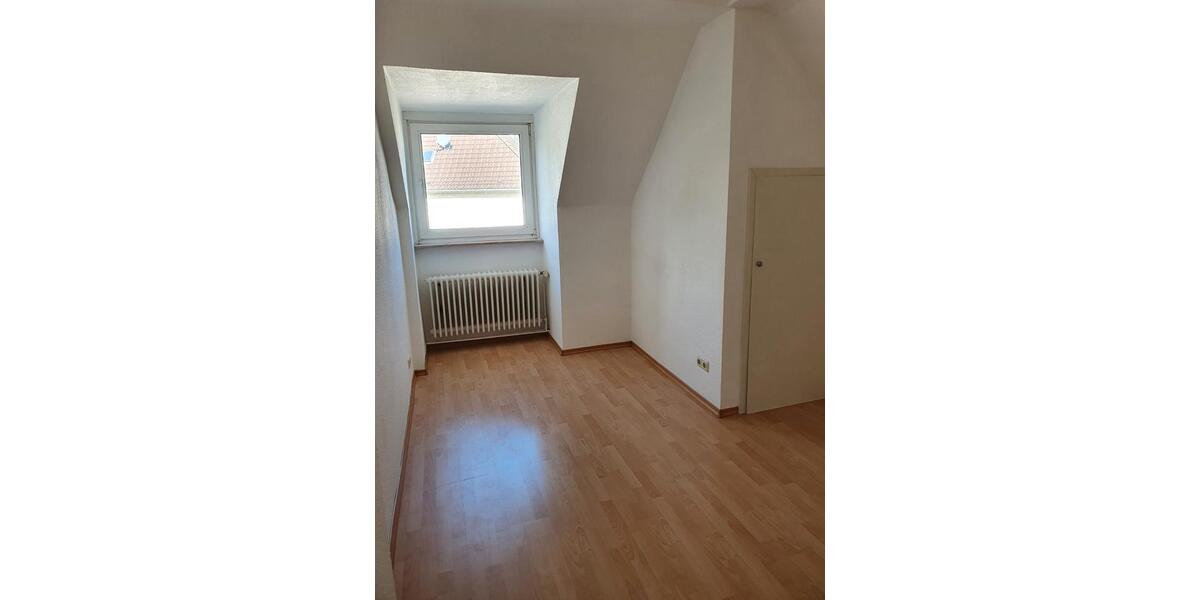 Dachgeschoßwohnung Essen Huttrop - 3 Zimmer, 67 m&sup2;, 109.000&euro; | Angebot:27446984