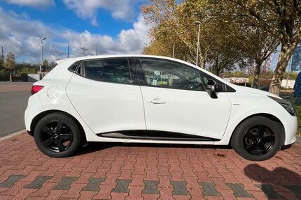 Renault Clio 135.000 km 5.500 &euro; Oberhausen 46049