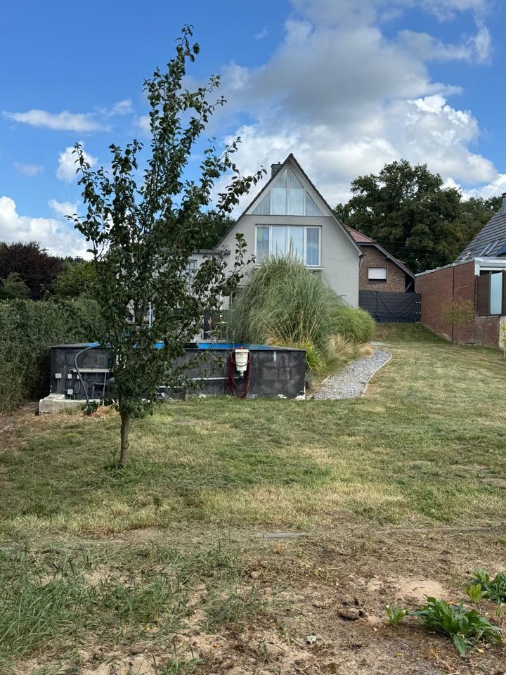 Freistehendes, vollständig saniertes Einfamilienhaus am Feldrand