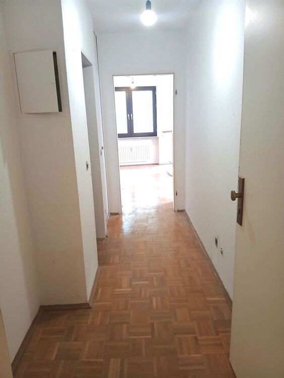 Essen-Frohnhausen 2 Zimmer 68qm neu modernisiertes Bad, komplett renoviert, mit Balkon und Einbauküche 2 zimmer