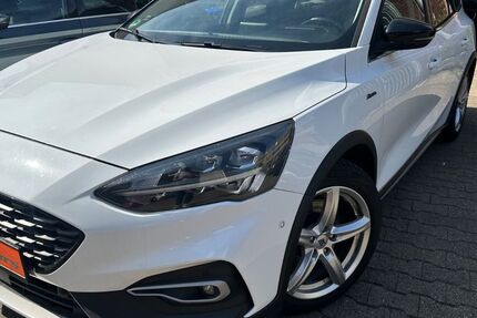 Ford Focus 93.700 km 15.880 € Düsseldorf 40549