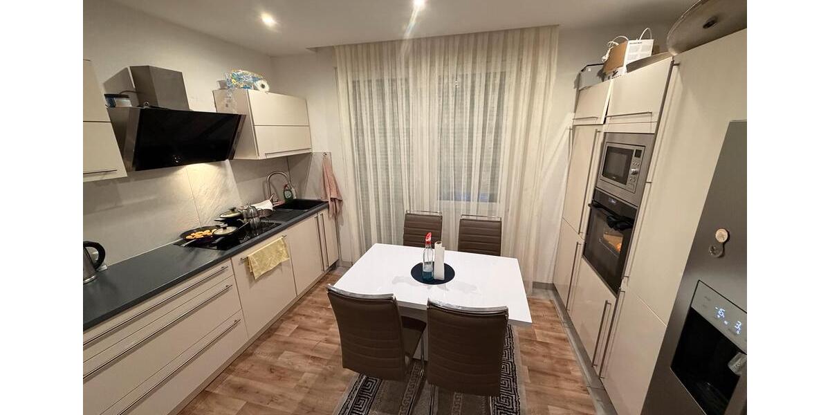 Etagenwohnung Duisburg - 4 Zimmer, 127 m&sup2;, 1.800&euro; | Angebot:25858720