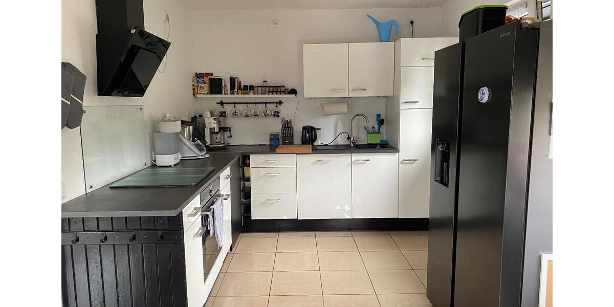 Wohnung etwa 90qm zu vermieten ab Mai 2026 2 zimmer