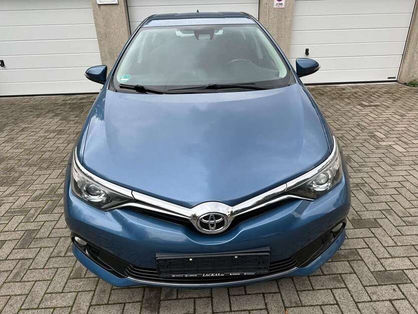 Toyota Auris 165.000 km 8.599 € Essen 45145