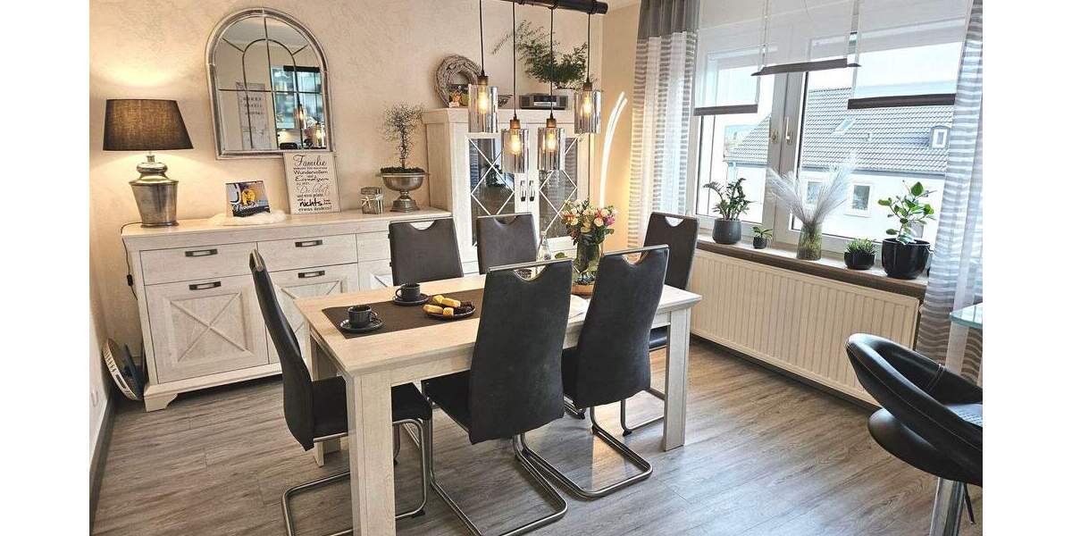 Modernisiertes 2-Familienhaus mit 3 Garagen und attr. Garten in guter und ruhiger Lage in Wetter 9 zimmer