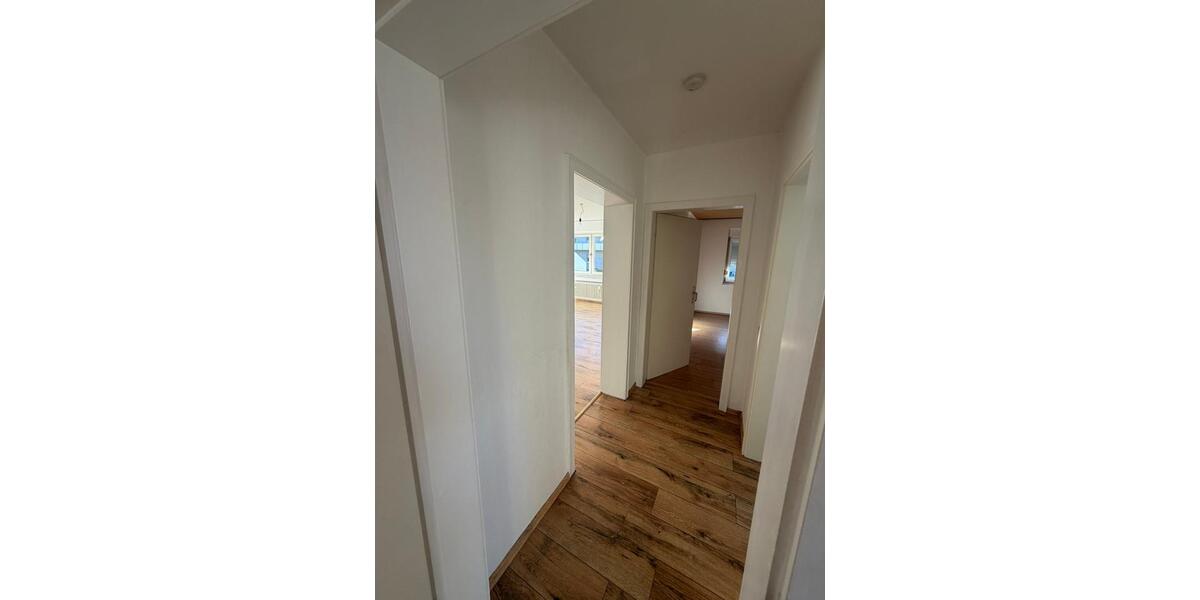 Etagenwohnung Duisburg Essenberg - 3 Zimmer, 88 m&sup2;, 495&euro; | Angebot:25646850