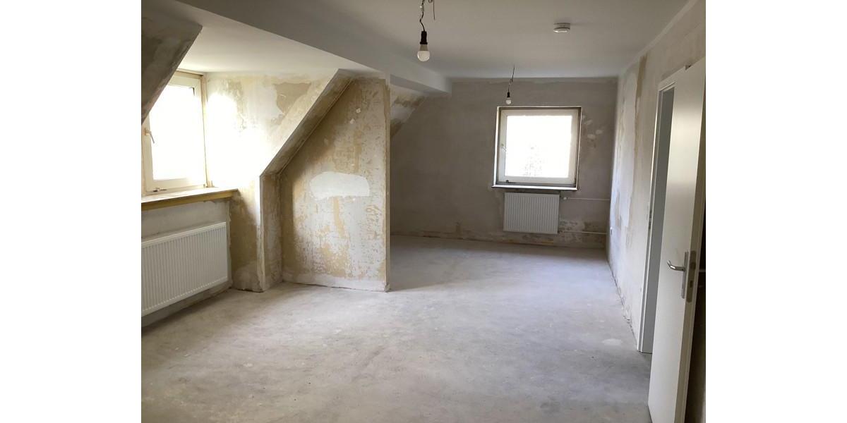 Neue Wohnung, neues Glück! Praktische 2-Zi.-DG 2.5 zimmer