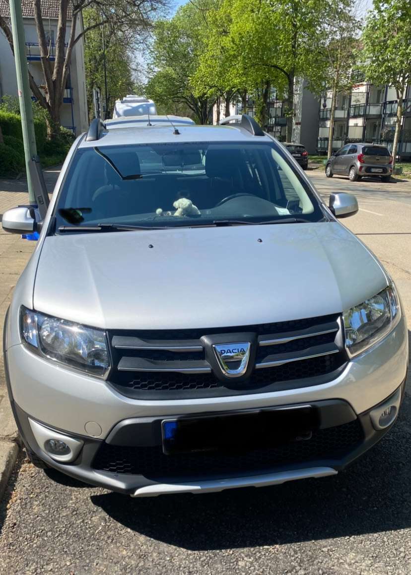 Dacia Sandero 93.000 km 5.200 € Essen 45136