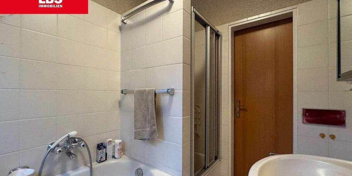 Große Erdgeschosswohnung mit Balkon, Gartenblick und Garage! 3 zimmer