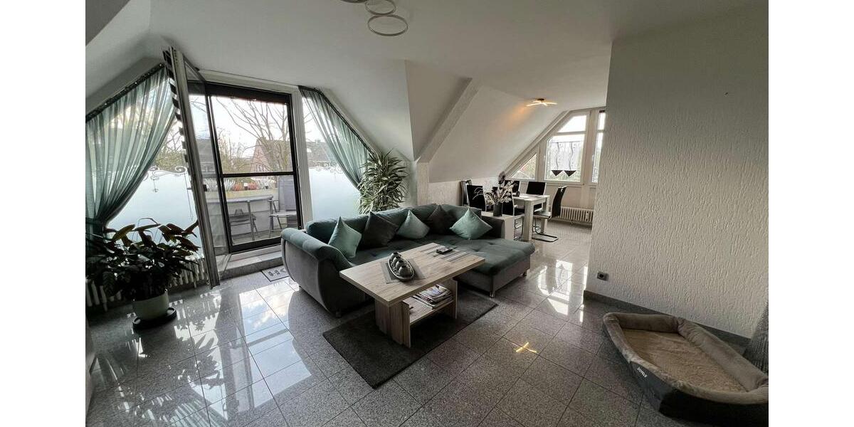 Dachgeschosswohnung mit Balkon und Stellplatznutzung in zentraler Wohnlage! 2.5 zimmer