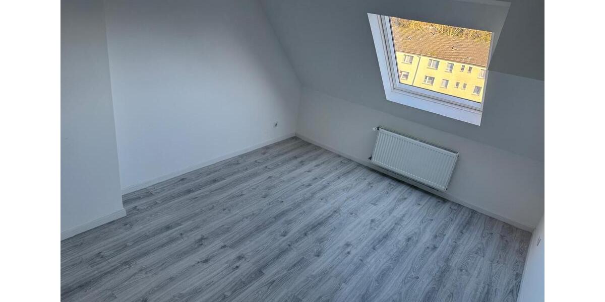 Dachgeschoßwohnung Essen Stadtbezirk VII - 4.5 Zimmer, 110 m&sup2;, 995&euro; | Angebot:25180557