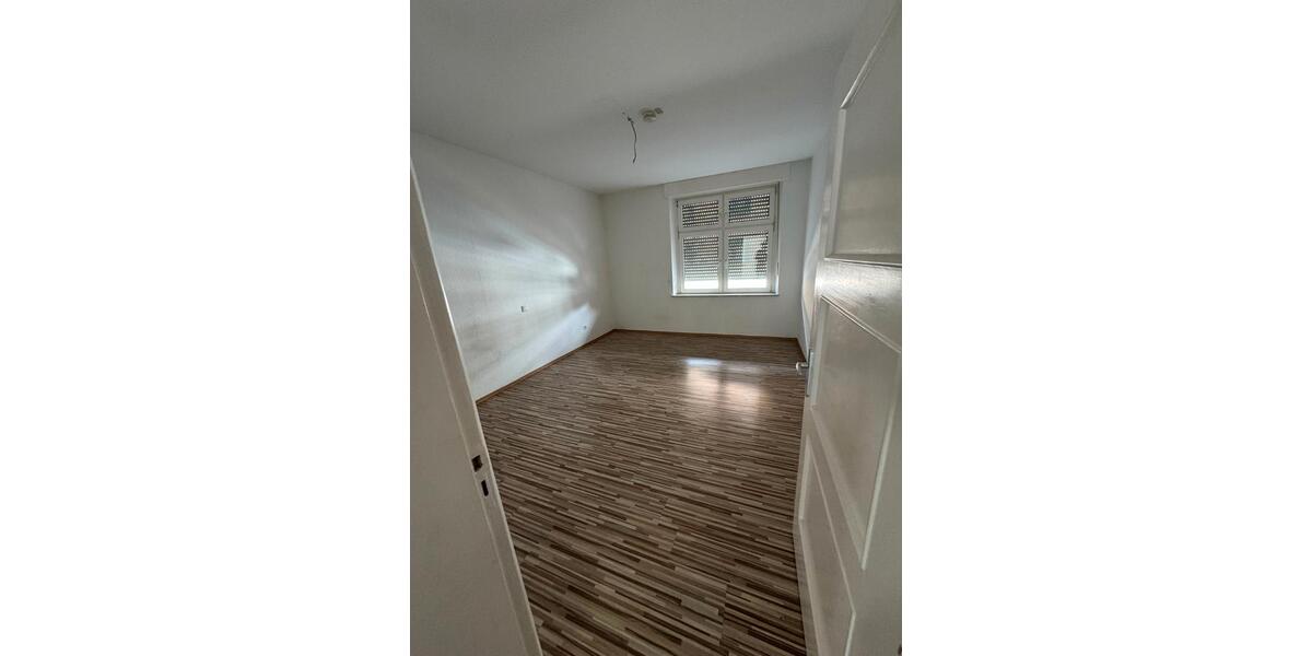 Etagenwohnung Duisburg Beeck - 5 Zimmer, 111 m&sup2;, 800&euro; | Angebot:26096473