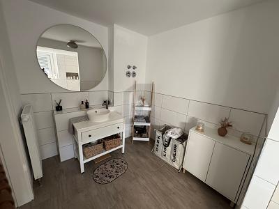 EXKLUSIV WOHNEN MIT EBK, AUFZUG UND CARPORT 3 zimmer