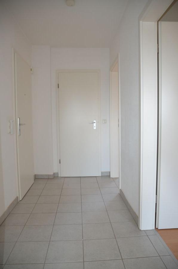 PRIVAT: Moderne 2,5 Zi. Dachgeschoss-Wohnung in ruhiger zentraler Top-Lage, ohne Balkon