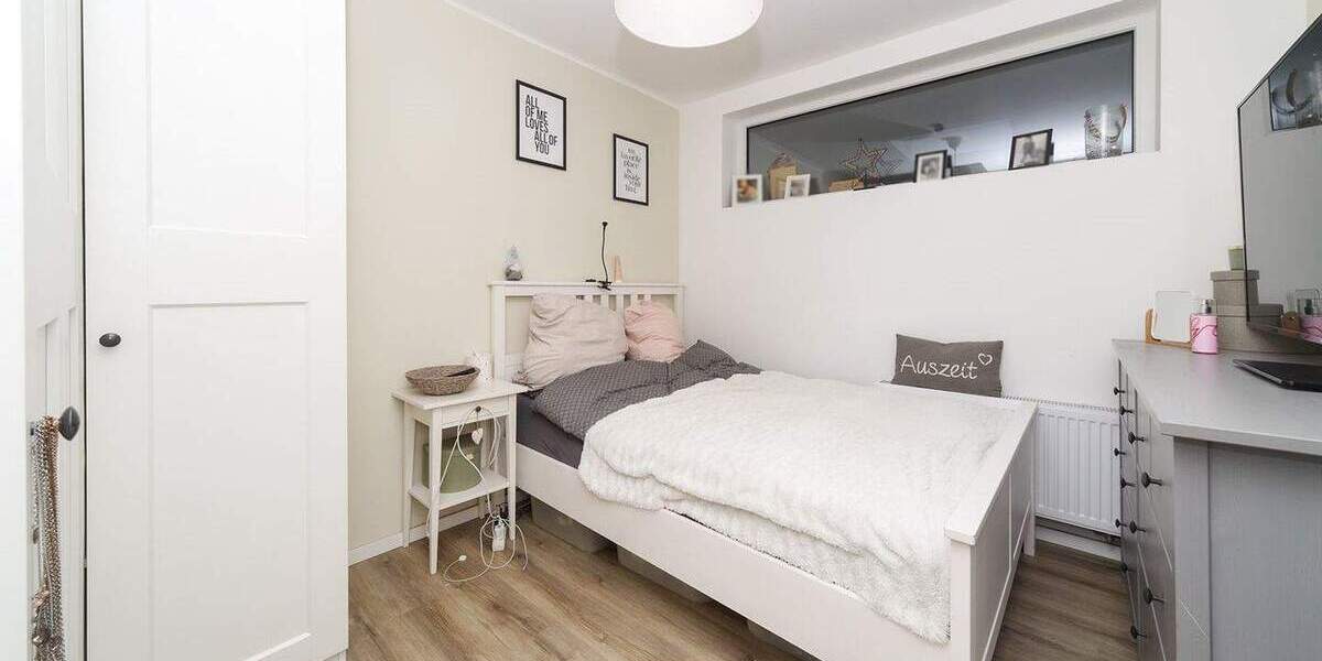 Hochwertige Erdgeschosswohnung mit Garten in kernsaniertem 3-Familienhaus 4 zimmer