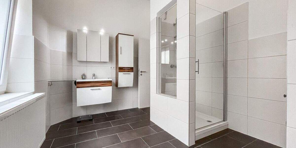 5,5 Zimmer - Terrasse - kernsaniert - inkl. Einbauküche - Stellplatz 5 zimmer