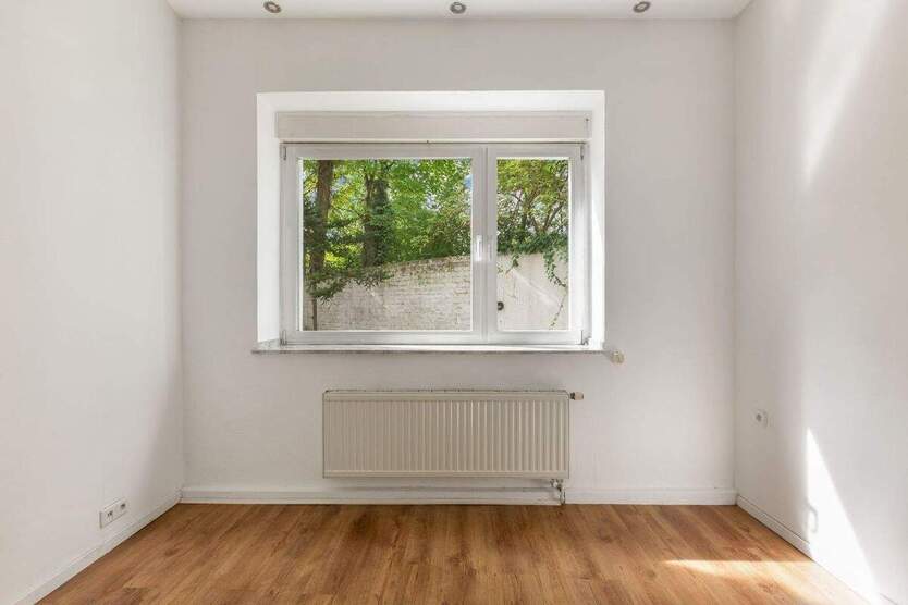 Großzügige 5-Zimmer-Wohnung mit Wintergarten & privatem Innenhof in Oberbilk 5 zimmer