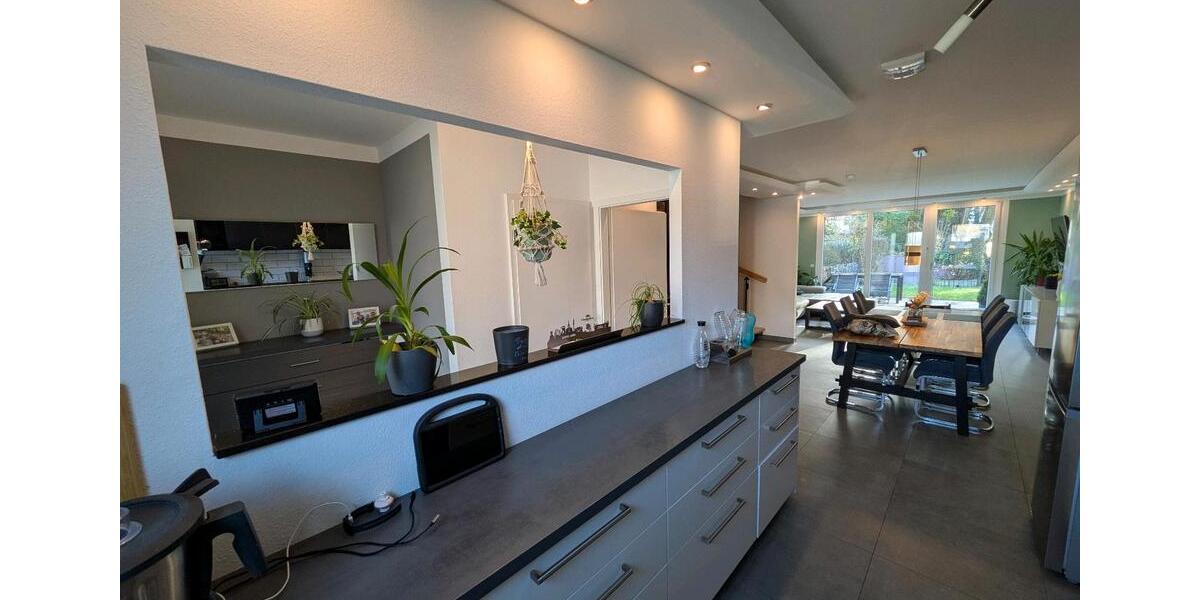 Modernes energieeffizientes Reihenendhaus mit Blick ins Grüne 5.5 zimmer