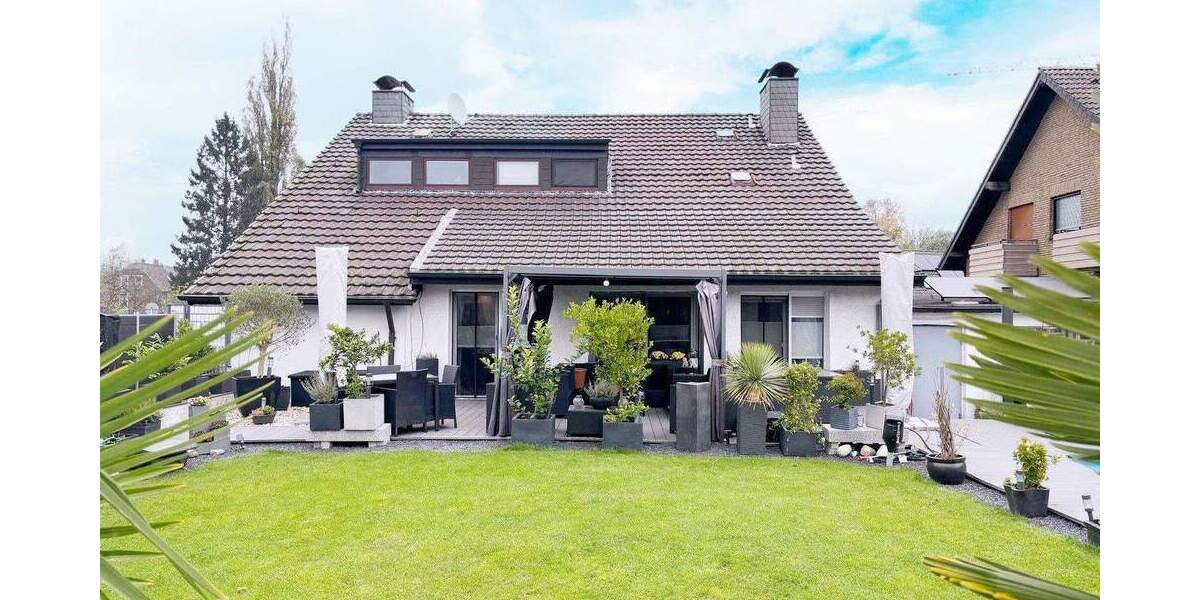 Freistehendes Zwei-Familienhaus mit großem Garten und Garage in DU-Bergheim 7 zimmer