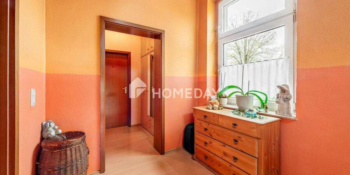 Geräumige DHH mit ca. 140 m² Gesamtfläche (davon 96 m² Wohnfläche) und liebevoll angelegtem Garten 4 zimmer