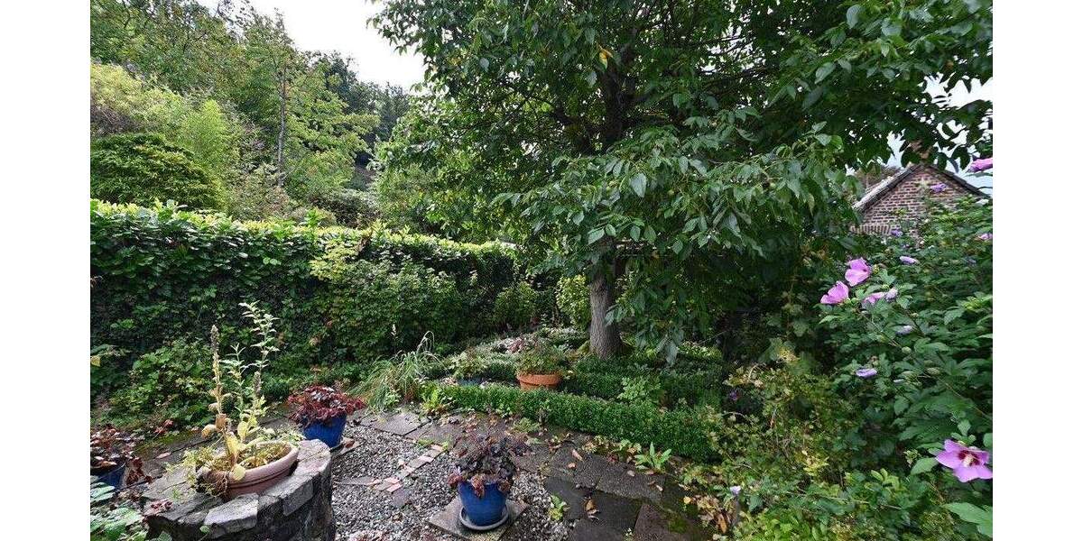 Once in a Lifetime! Freistehendes, kernsanierungsbedürftiges Jahrhundertwendehaus in Kettwig 6 zimmer