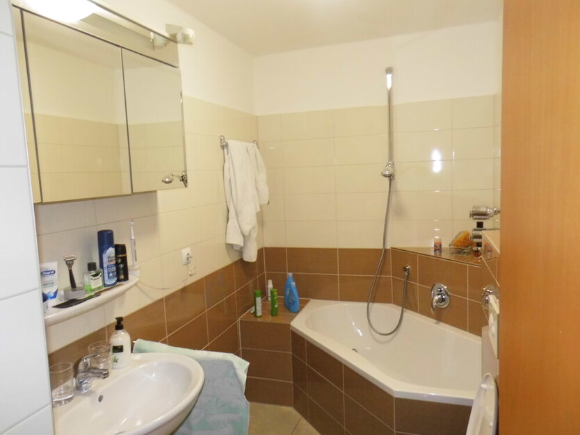 4 Fam.-Haus mit 2 Garagen in Remscheid - West 10 zimmer