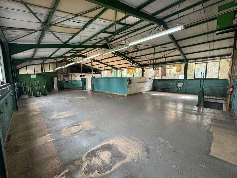 WERKSTATT HALLE 350 QM 600 QM FLÄCHE | LAGER KFZ GEWERBE zimmer