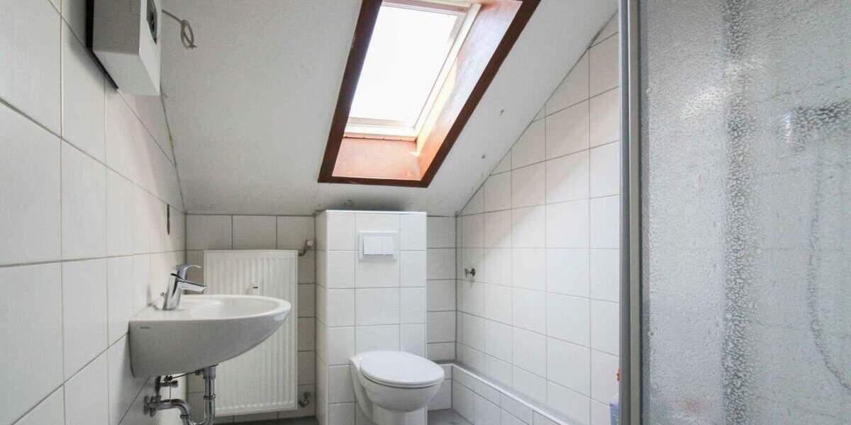 Erst anpacken, dann genießen: Gestaltbare Dachgeschosswohnung in Sackgassenlage 2 zimmer