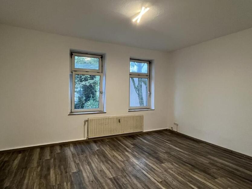 ~Familienfreundliche Altbauwohnung mit hohen Decken und großem Wohnzimmer~ zimmer