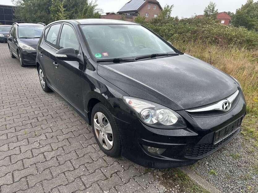 i30