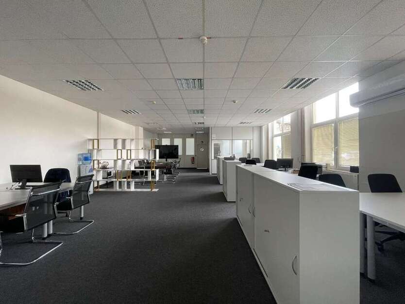 Büro in Düsseldorf 2.800 € 525 m²
