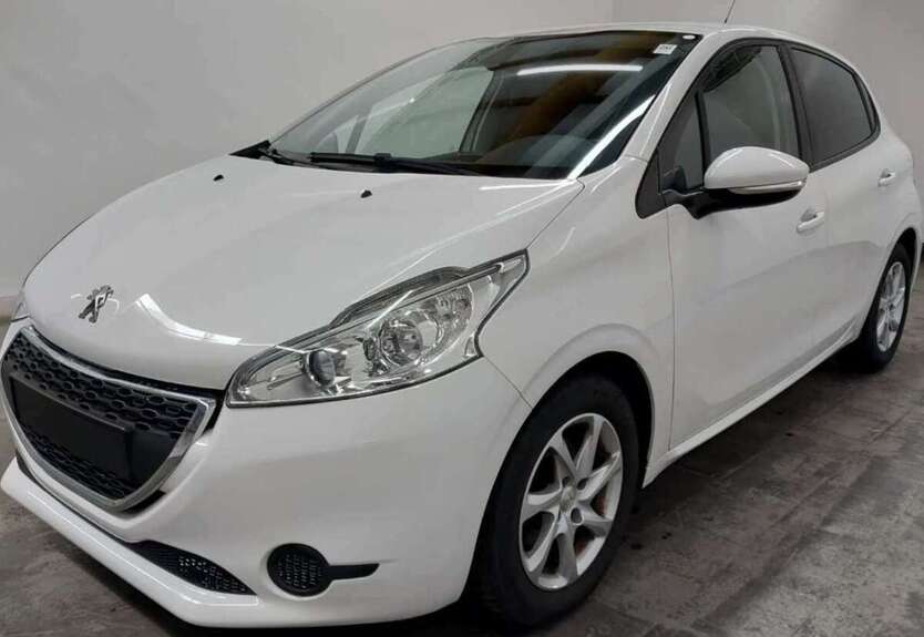 Peugeot 208 89.000 km 5.900 € Wülfrath 42489