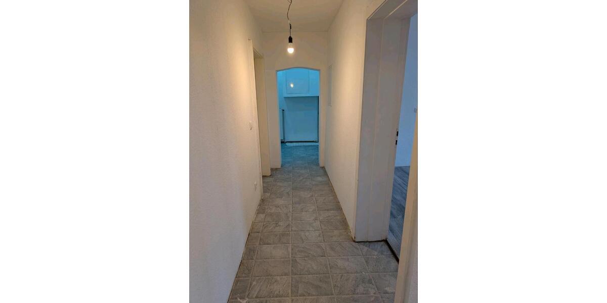 Dachgeschoßwohnung Duisburg Mittelmeiderich - 3.5 Zimmer, 70 m&sup2;, 590&euro; | Angebot:25880055