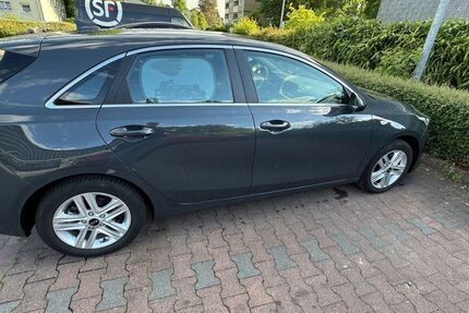 Kia ceed / Ceed 72.000 km 11.000 &euro; Essen 45145
