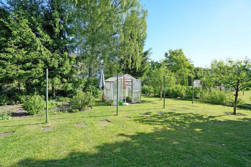 Familienfreundliche Doppelhaushälfte auf großem Erbpachtgrundstück in Stadtgarten-Nähe