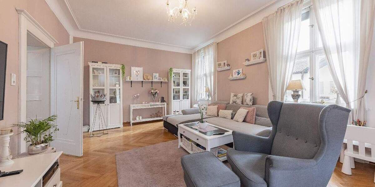 Mit Erbpacht: Zweifamilienhaus mit zwei Eingängen sowie tollem Garten und Garage in beliebter Lage 9 zimmer