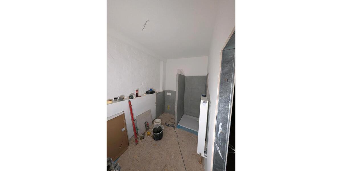 Wohnen wie im eigenen Haus – soeben kernsanierte 4-Zimmer-Wohnung 4 zimmer