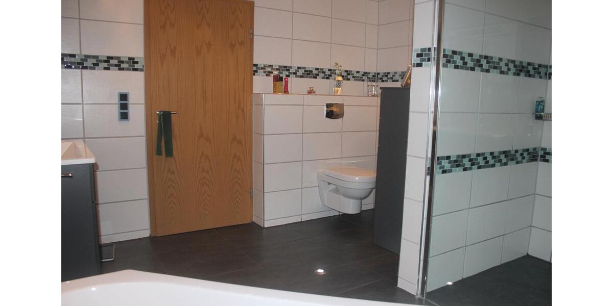 Erdgeschoßwohnung Gelsenkirchen Erle - 4 Zimmer, 180 m&sup2;, 240.000&euro; | Angebot:26020590